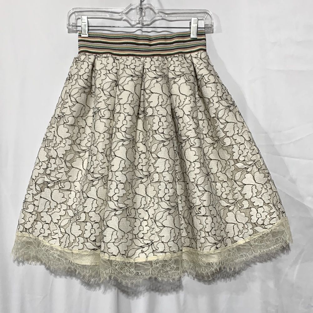 HEARTSoul pleated lace skirt elastic waist exposed zip closure Fully lined sz S